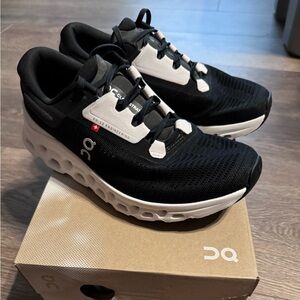 On Running Cloudstratus 3 size 7 Womens Black/frost